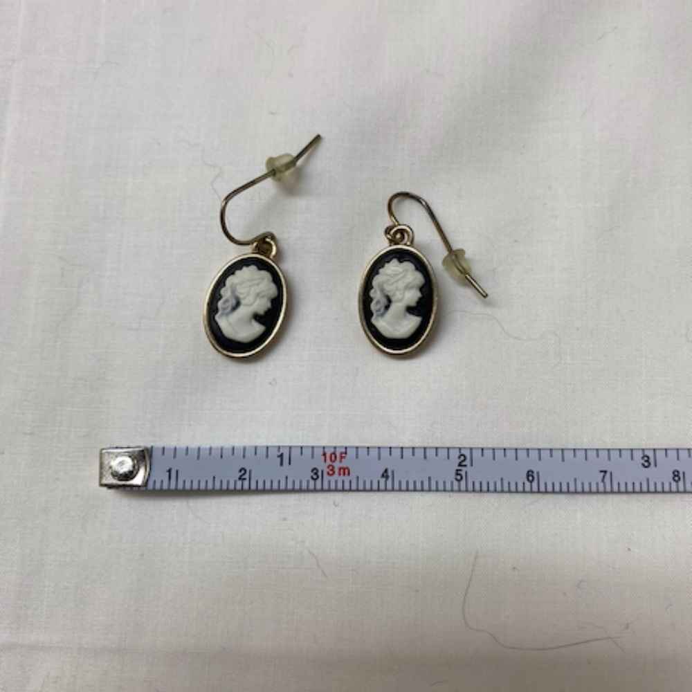 Vintage black and white cameo silhouette earrings